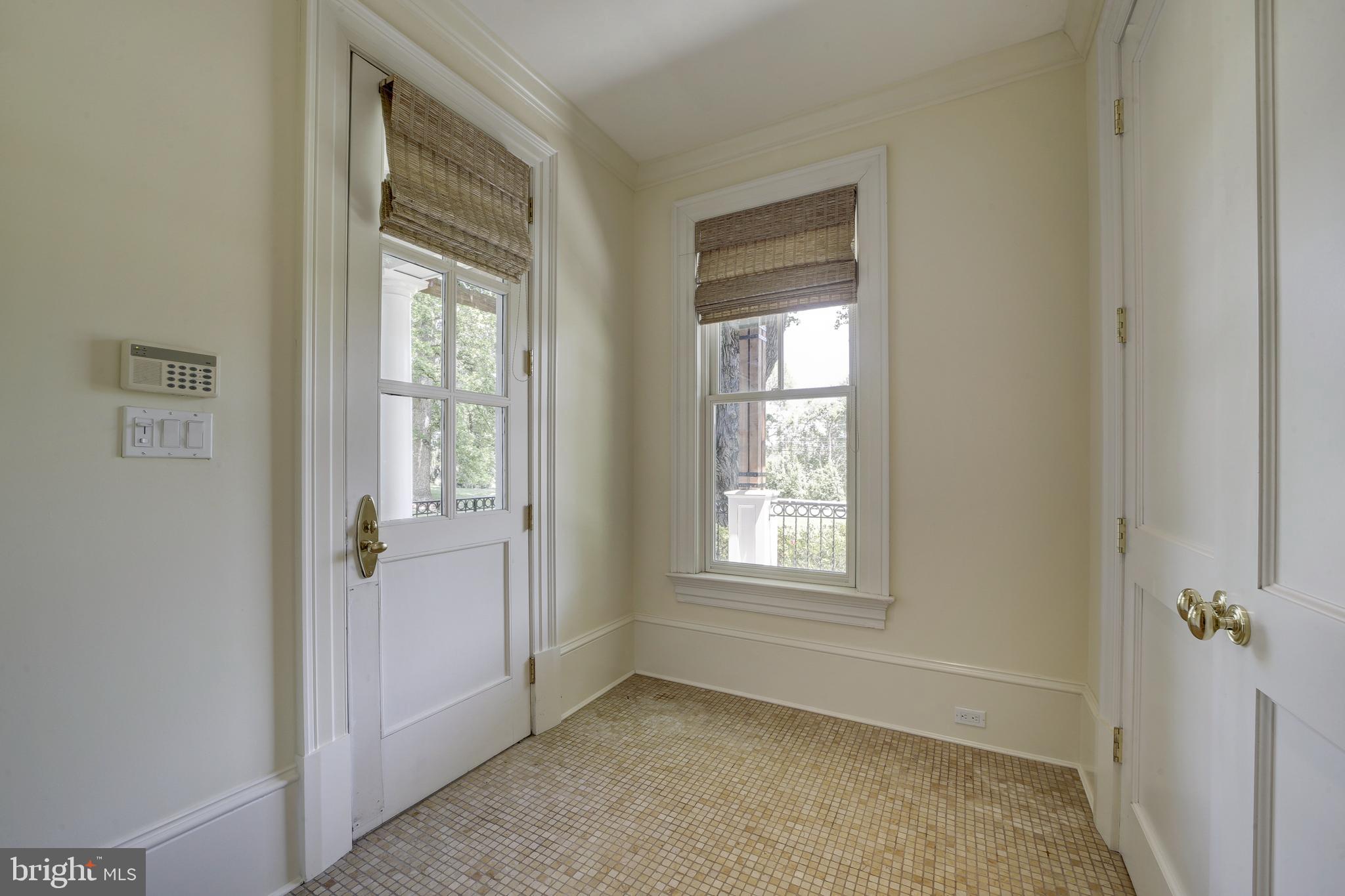 POTOMAC OUTSIDE - Residential