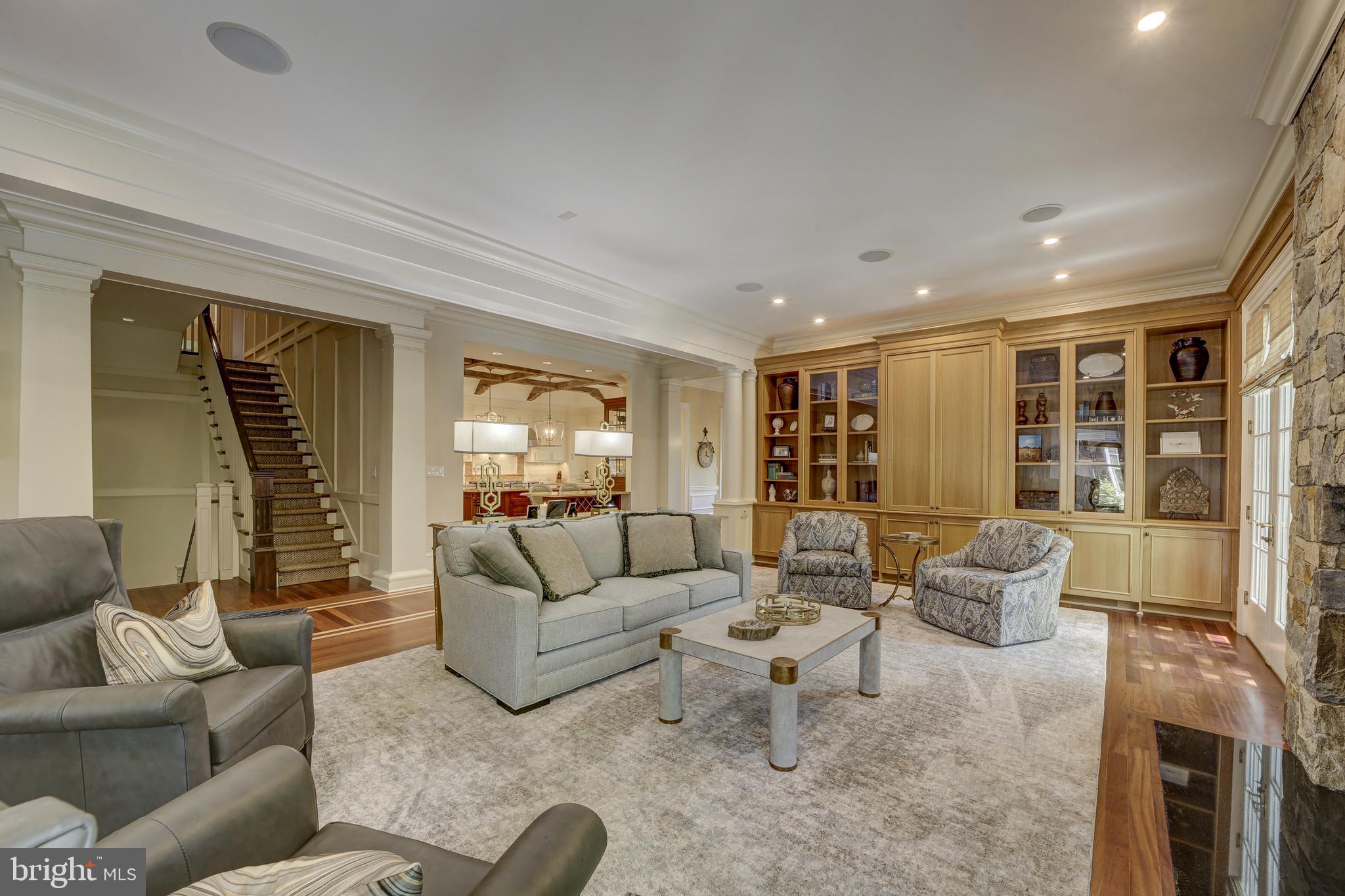 POTOMAC OUTSIDE - Residential