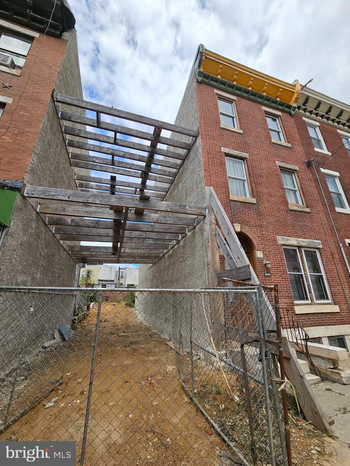 FAIRMOUNT - Residential Income