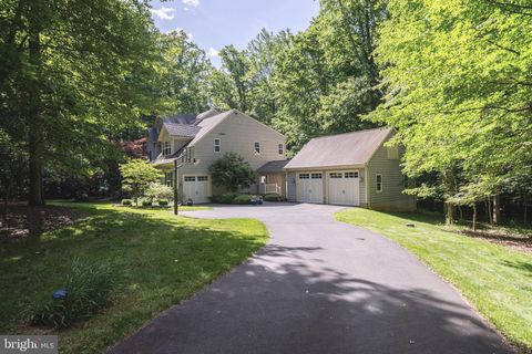 Photo of 40845 Forest Glen Drive, LEESBURG, VA 20175 (MLS # VALO2121252)