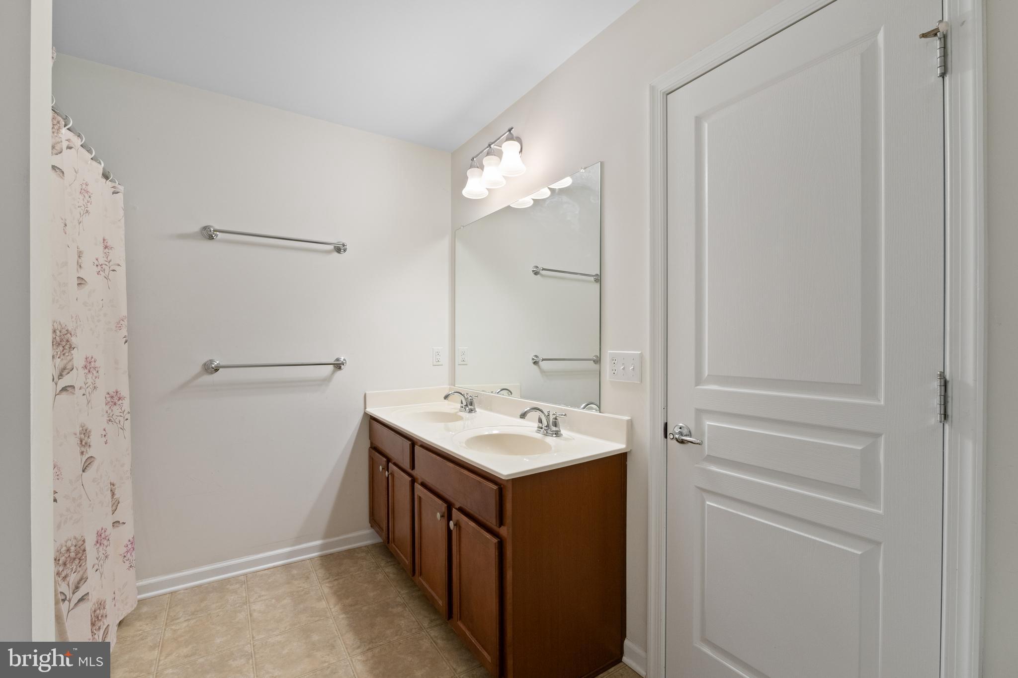 COLDWATER CONDO - Residential