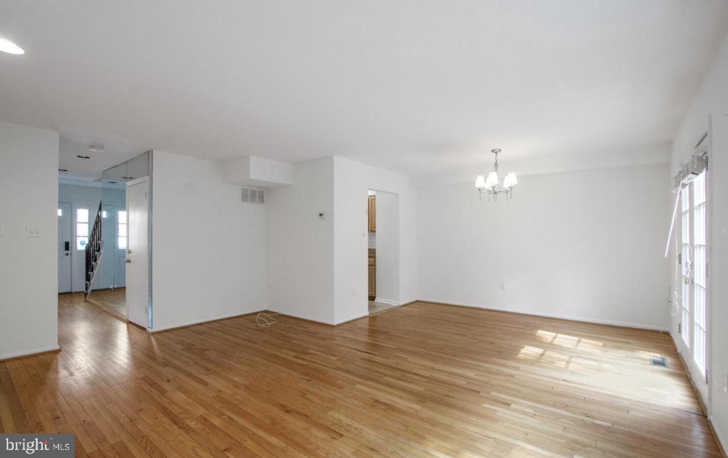 INVERNESS KNOLLS - Residential Lease