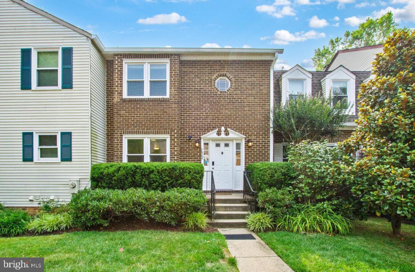 INVERNESS KNOLLS - Residential Lease