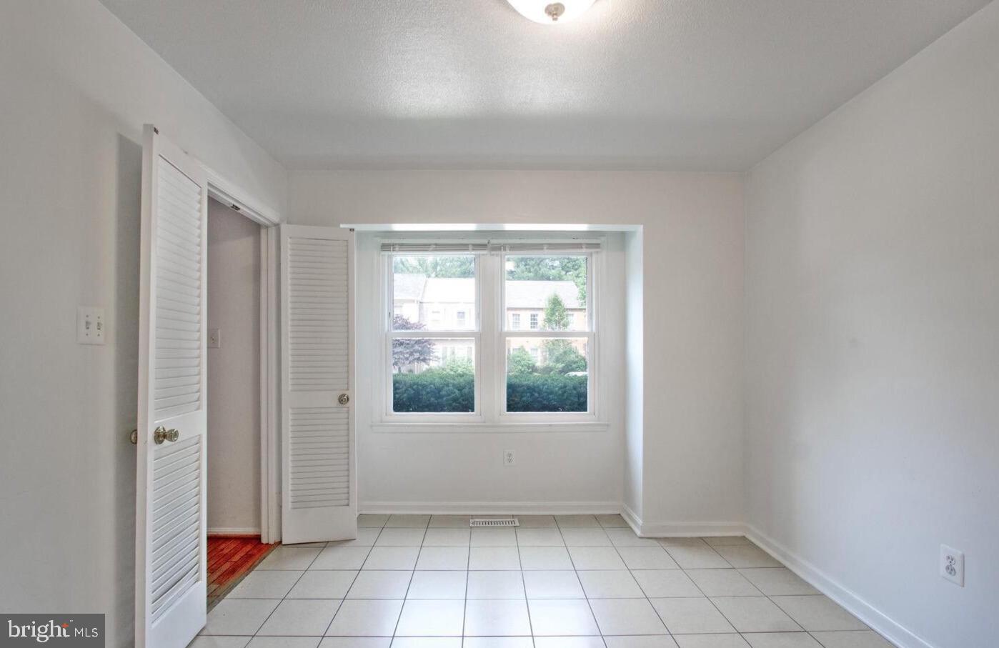 INVERNESS KNOLLS - Residential Lease