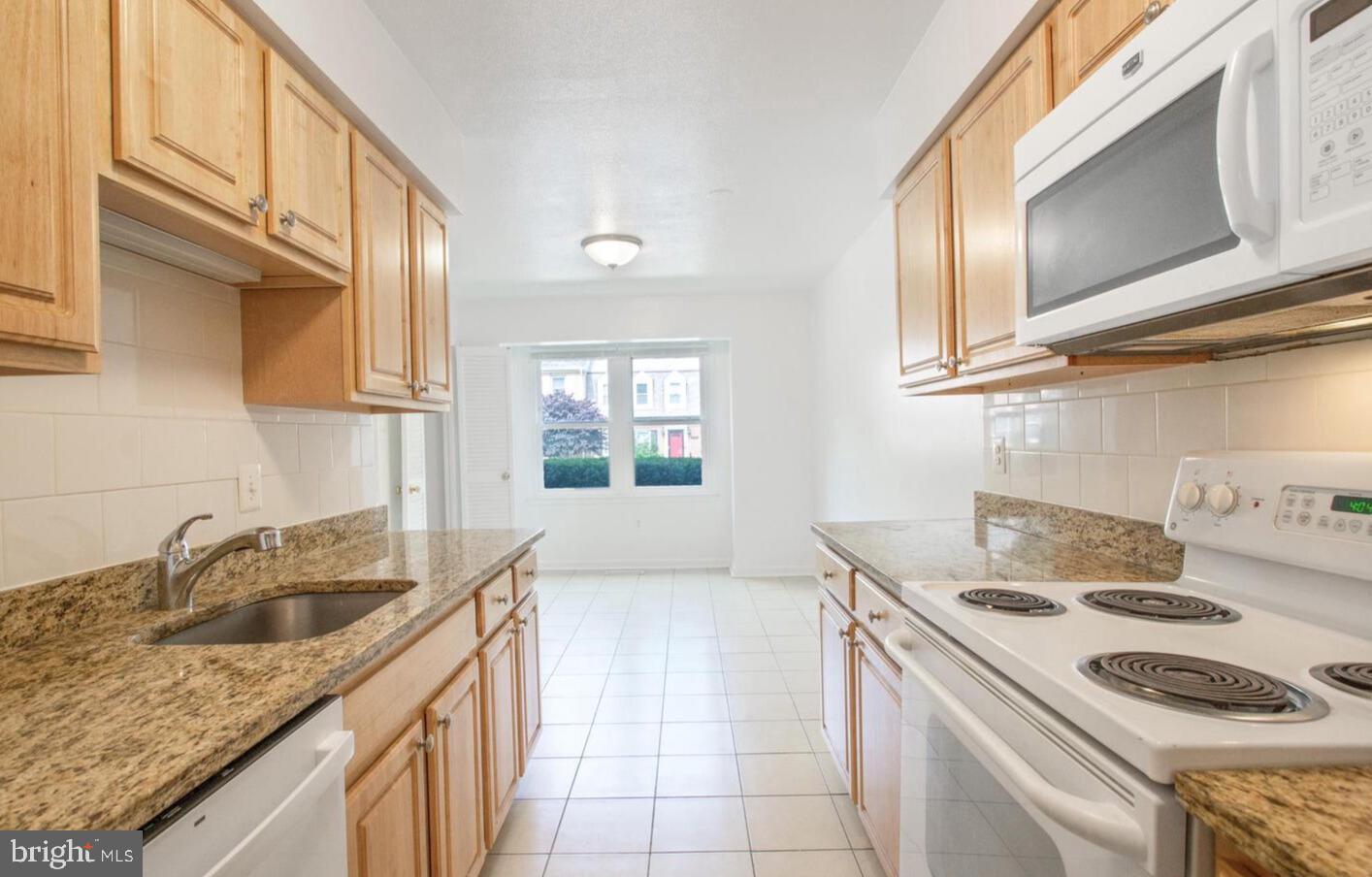 INVERNESS KNOLLS - Residential Lease