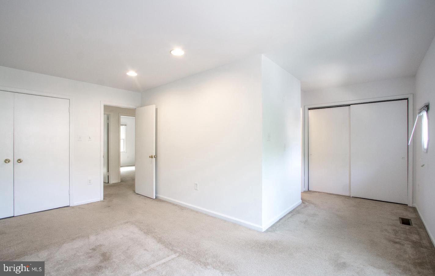 INVERNESS KNOLLS - Residential Lease