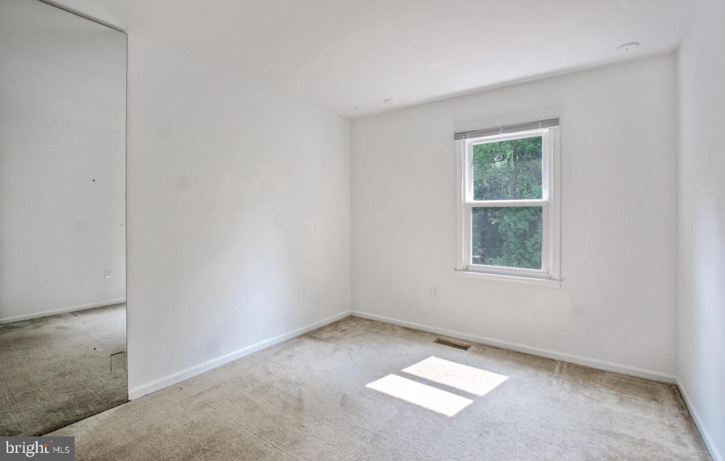 INVERNESS KNOLLS - Residential Lease