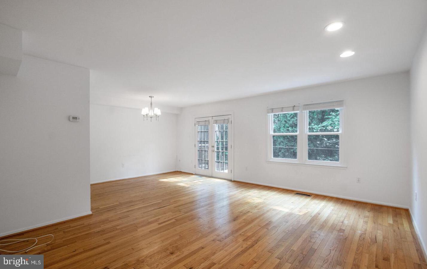 INVERNESS KNOLLS - Residential Lease