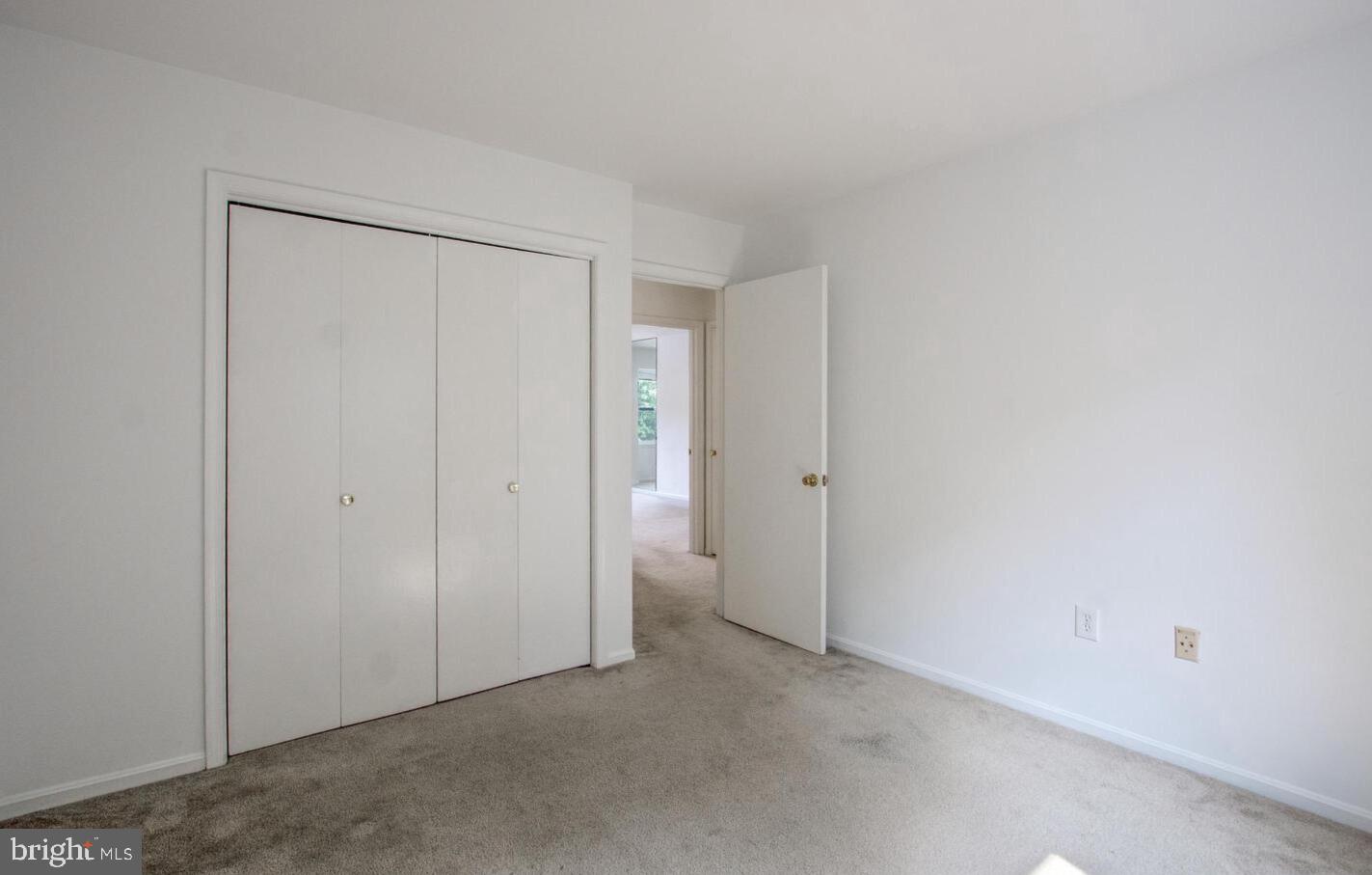 INVERNESS KNOLLS - Residential Lease