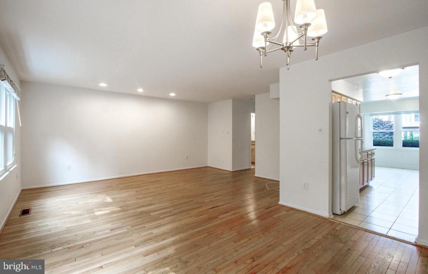 INVERNESS KNOLLS - Residential Lease