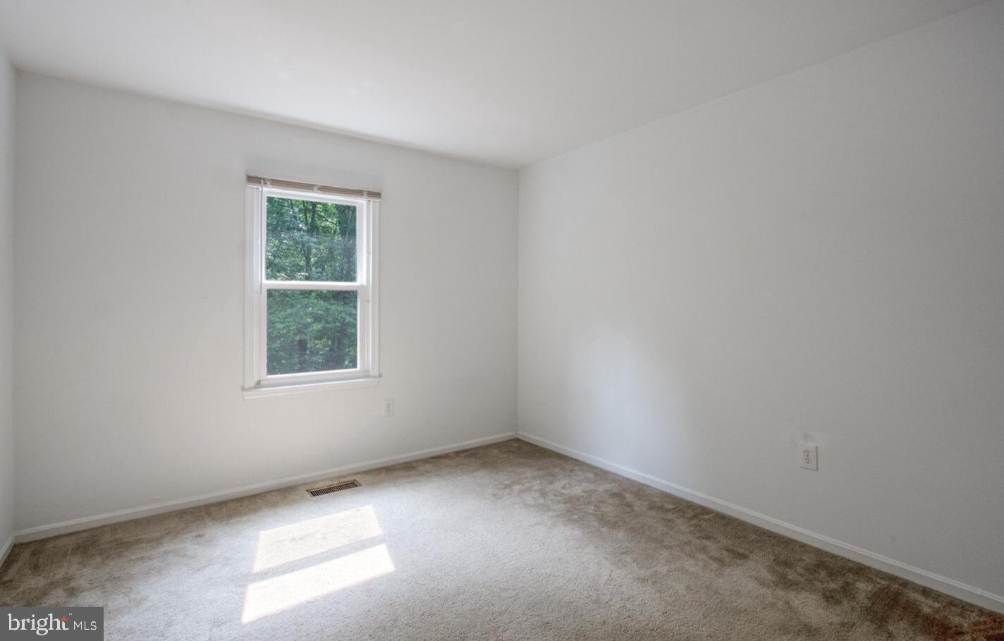 INVERNESS KNOLLS - Residential Lease