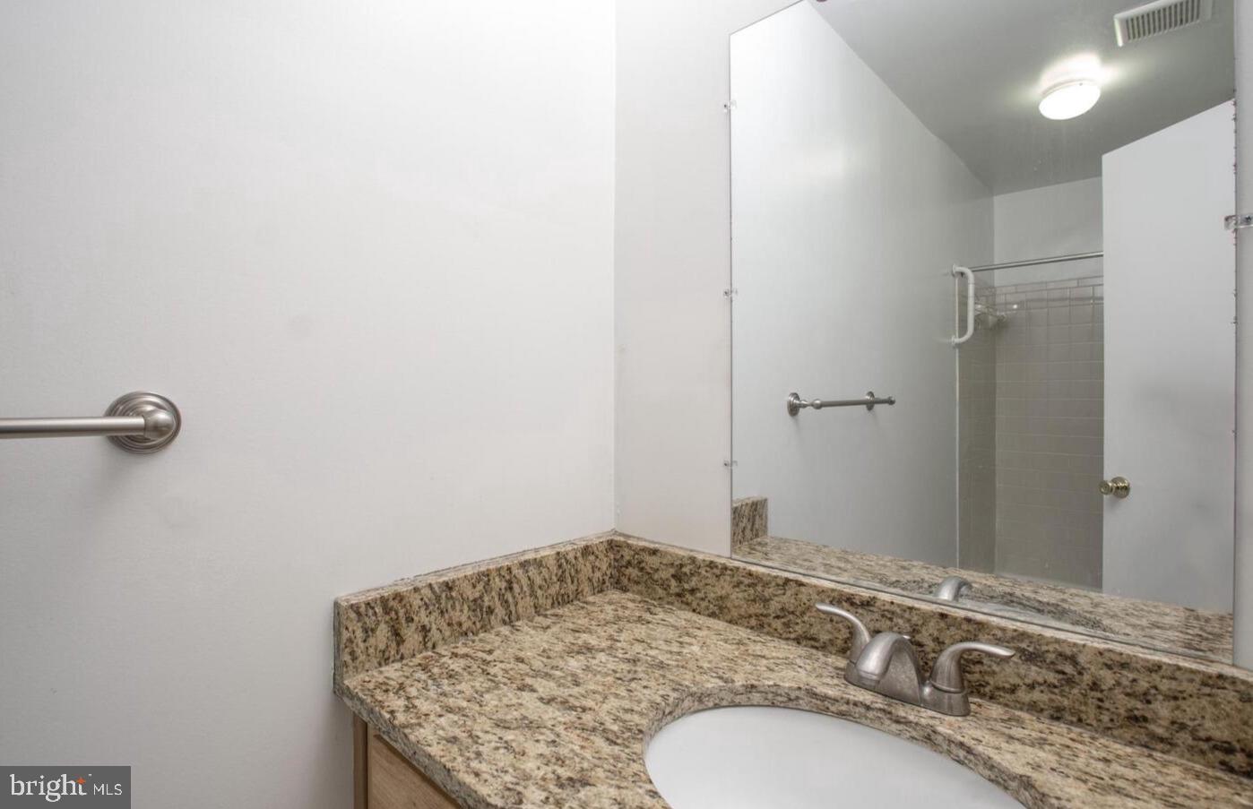 INVERNESS KNOLLS - Residential Lease