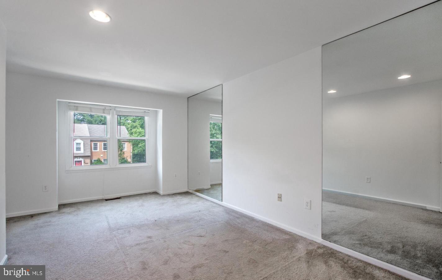 INVERNESS KNOLLS - Residential Lease