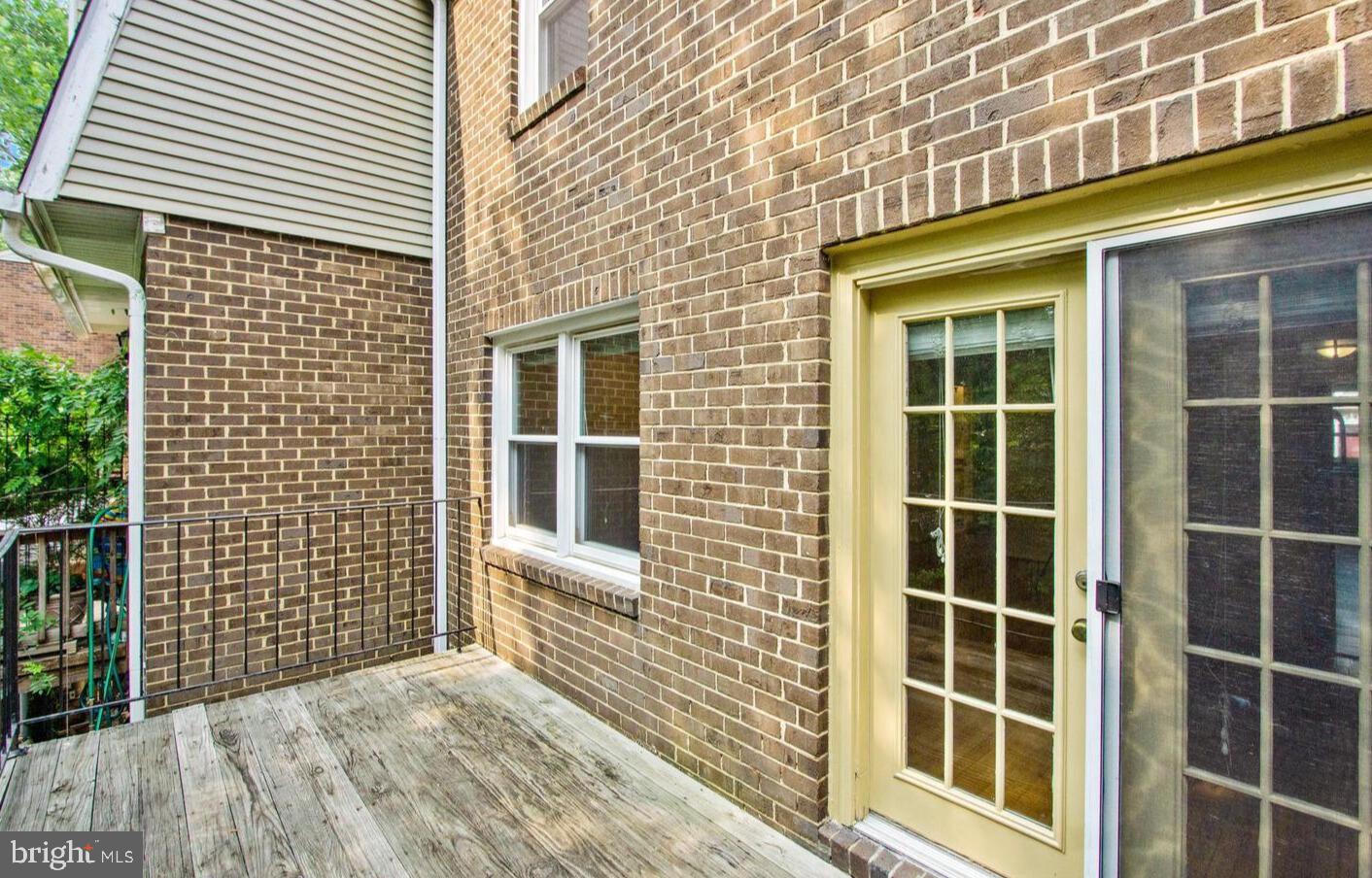 INVERNESS KNOLLS - Residential Lease