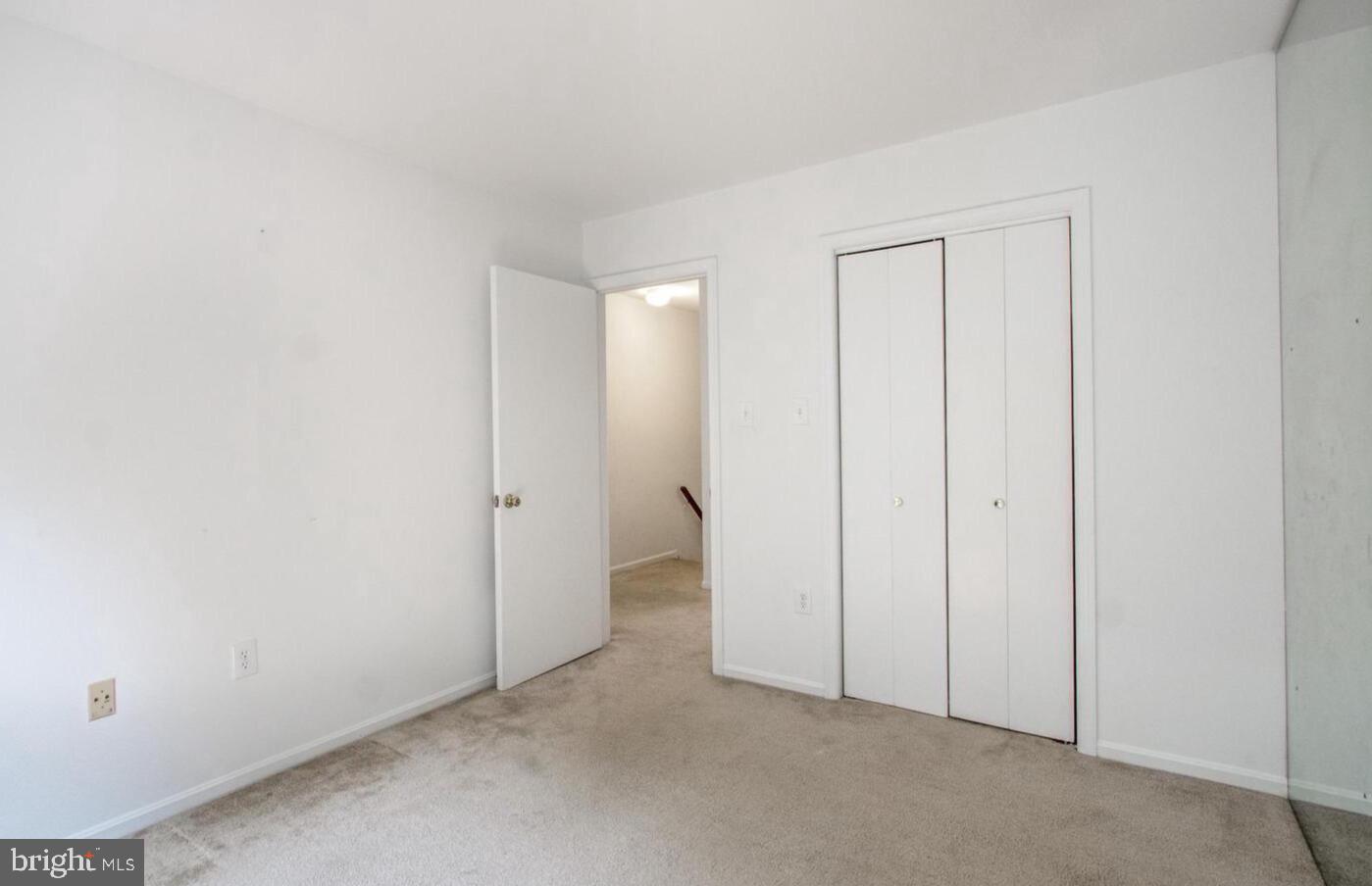 INVERNESS KNOLLS - Residential Lease