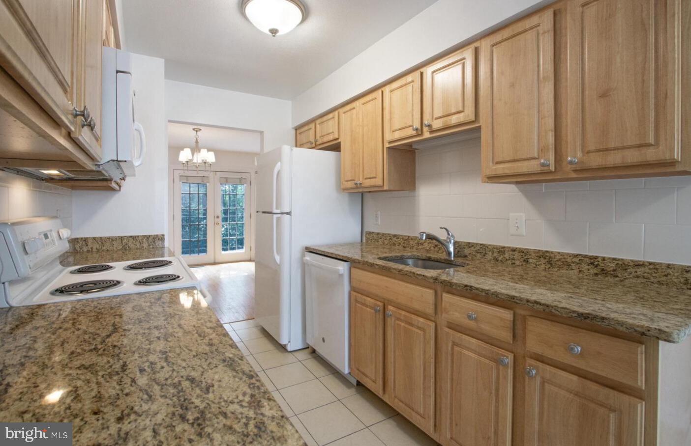 INVERNESS KNOLLS - Residential Lease