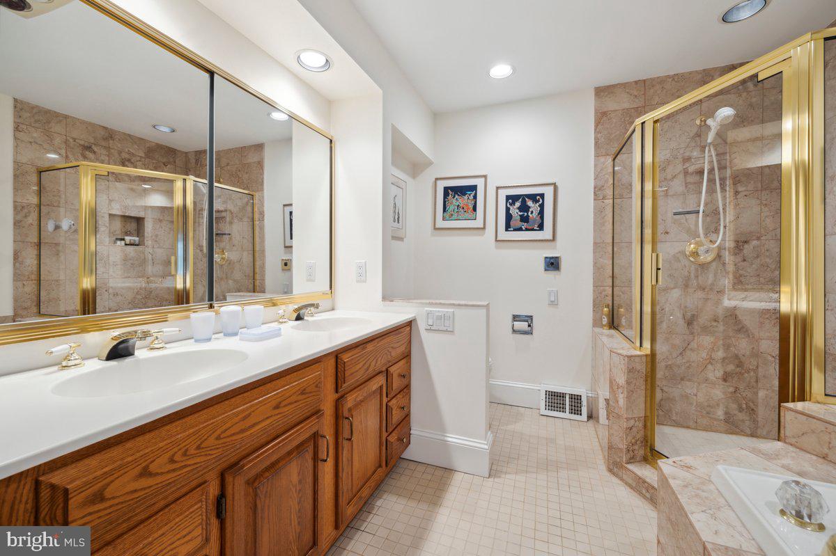 SOCIETY HILL - Residential