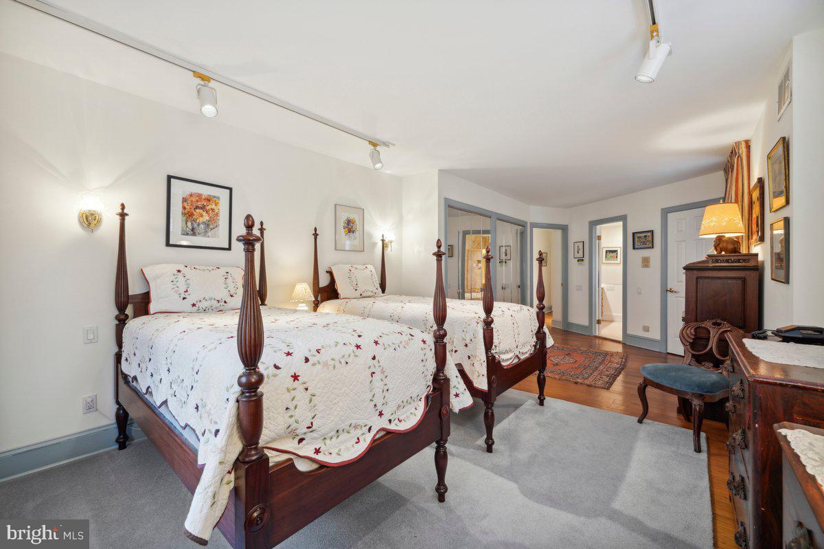 SOCIETY HILL - Residential