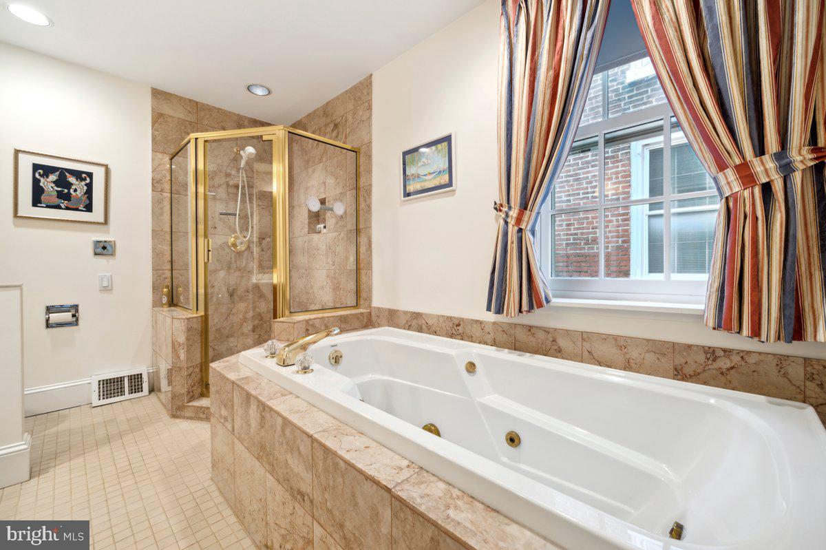 SOCIETY HILL - Residential