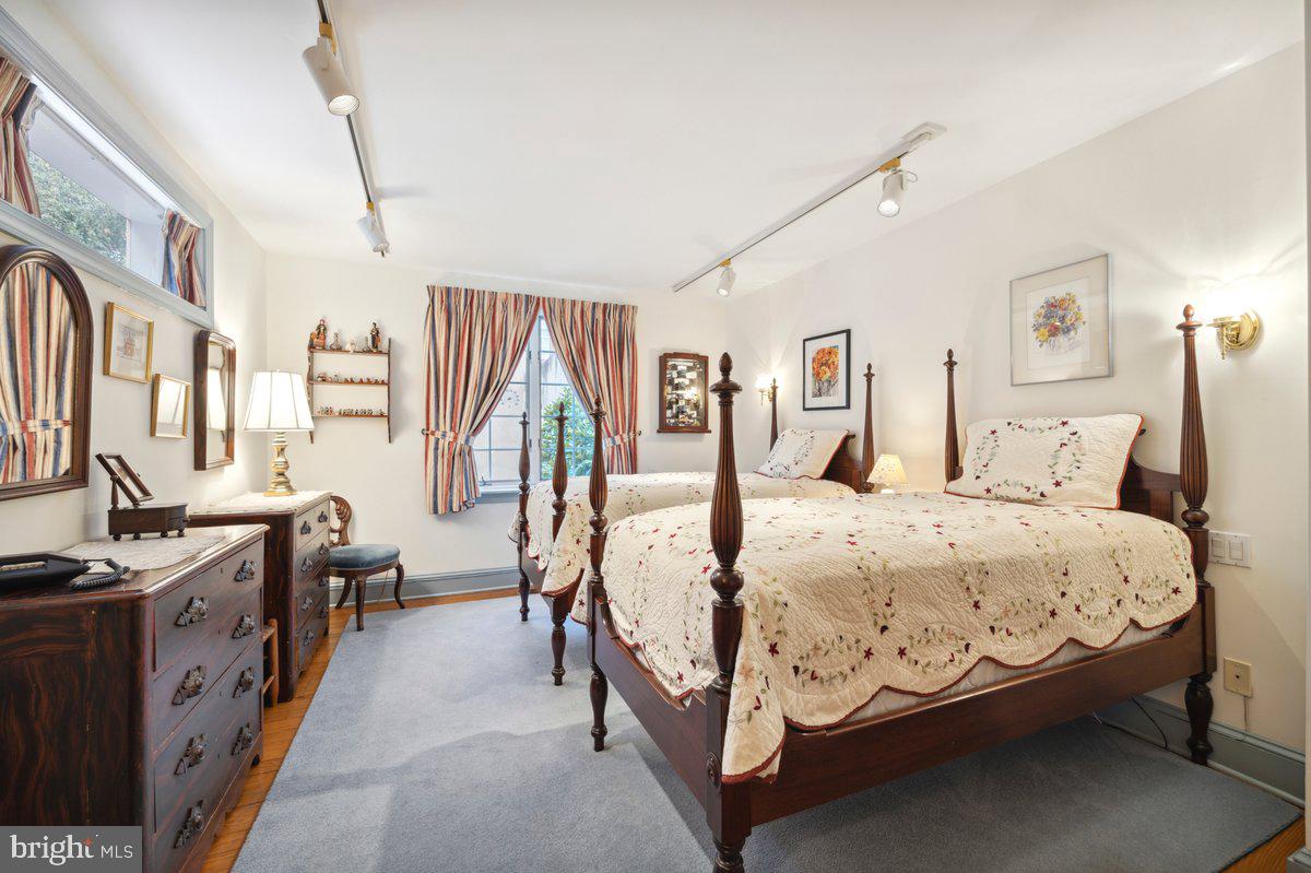 SOCIETY HILL - Residential