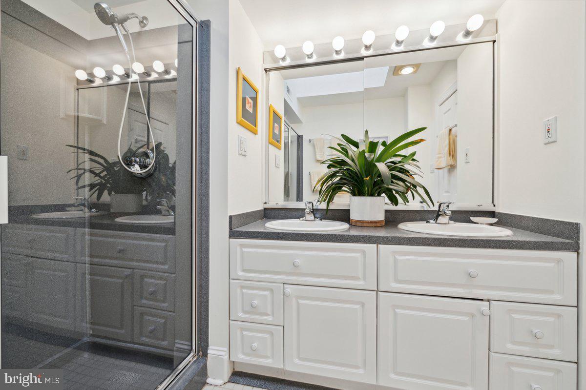 SOCIETY HILL - Residential