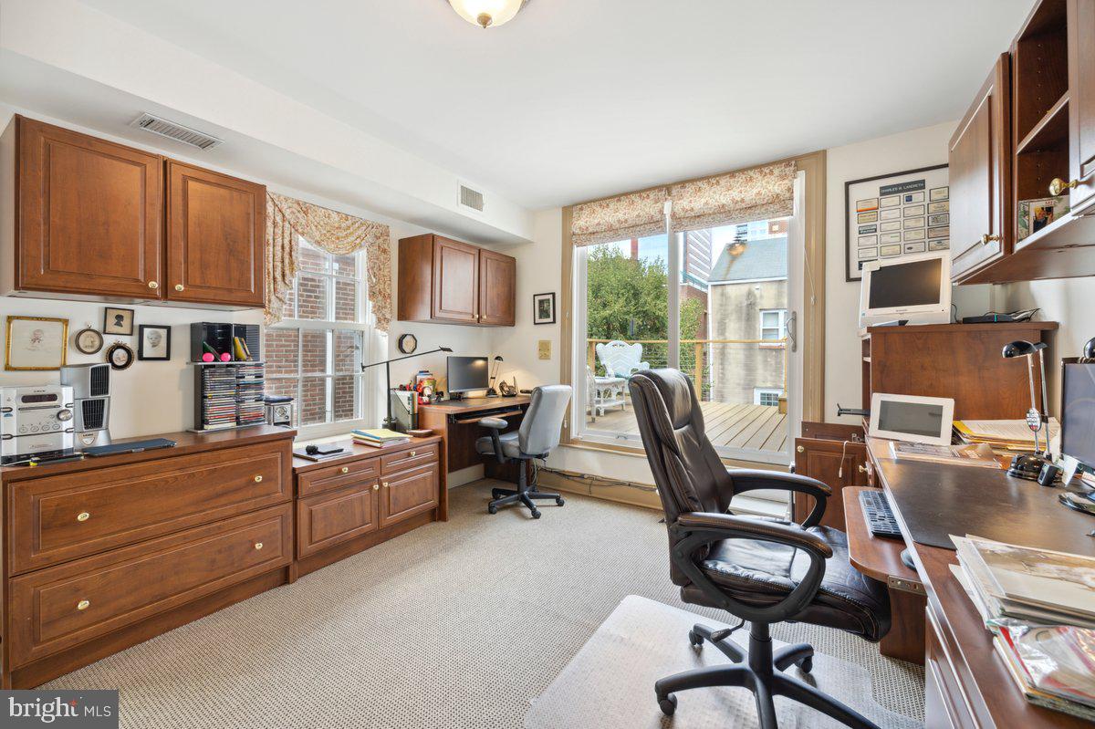 SOCIETY HILL - Residential