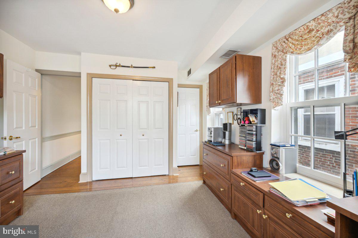 SOCIETY HILL - Residential