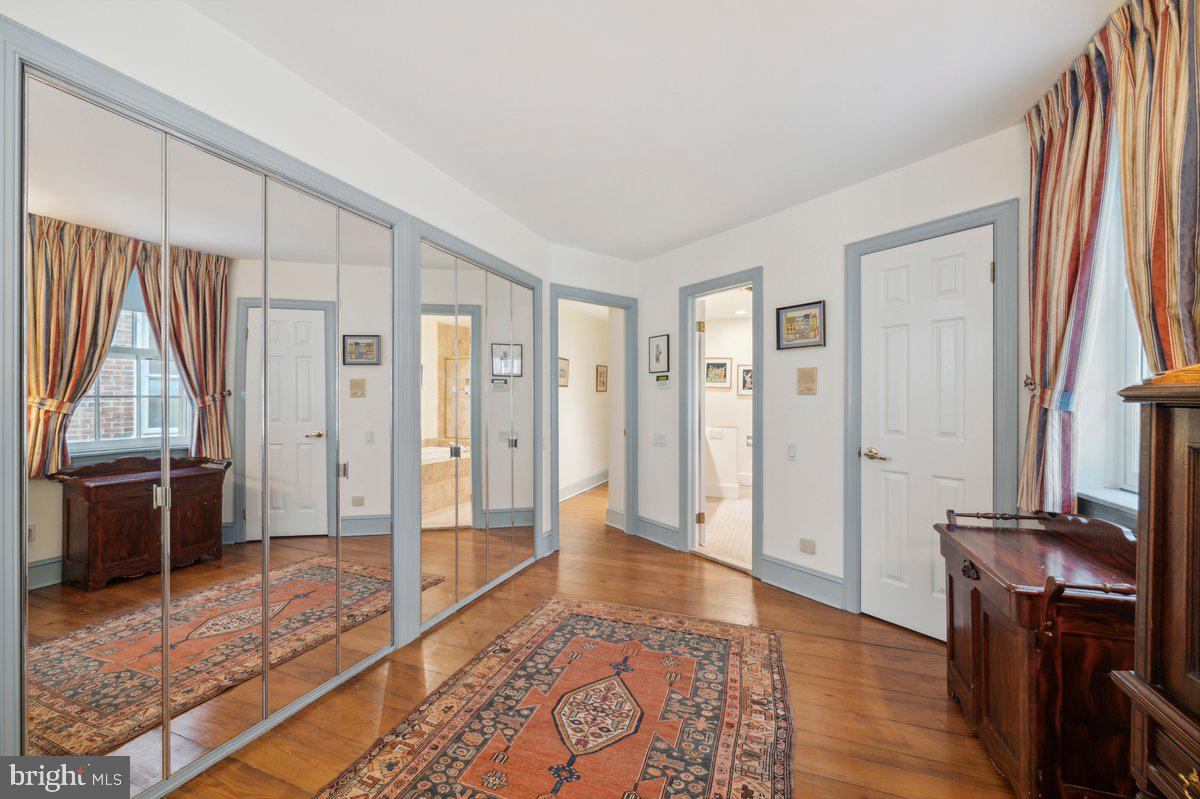 SOCIETY HILL - Residential