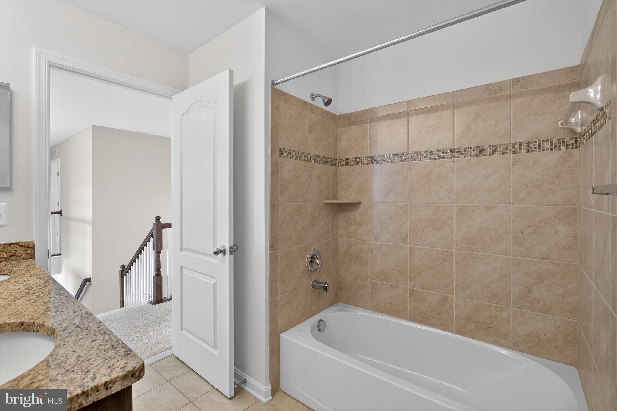 KNOLLAC ACRES - Residential