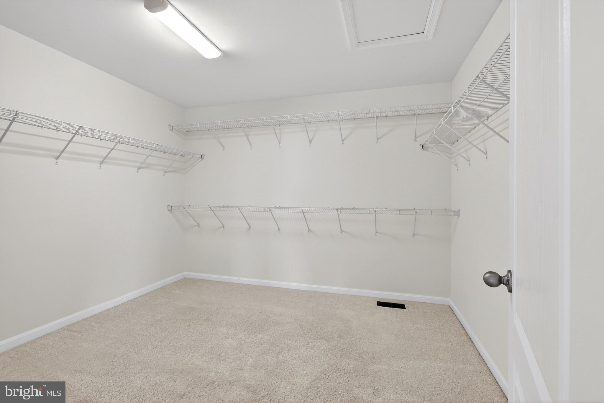 KNOLLAC ACRES - Residential