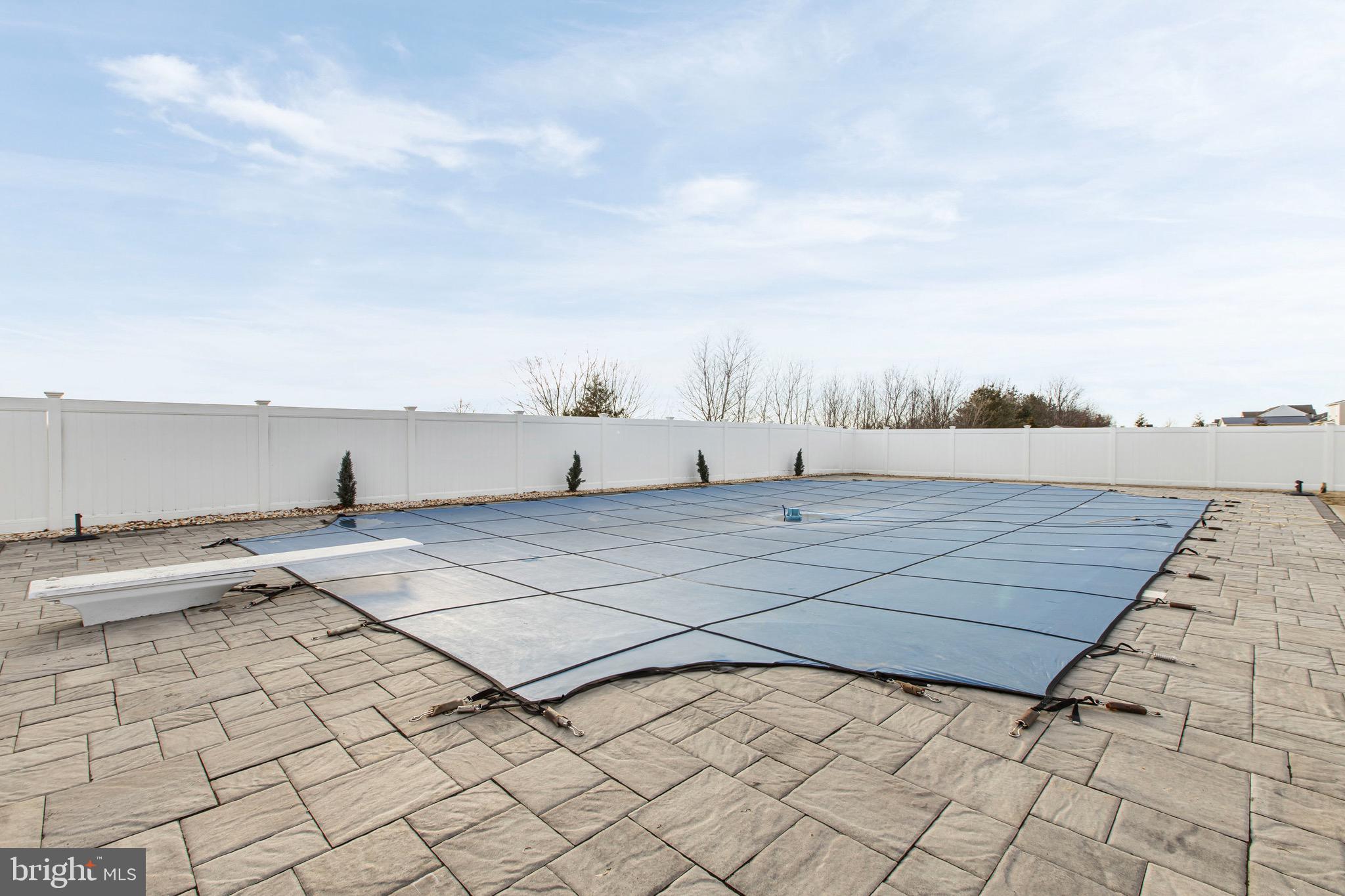 KNOLLAC ACRES - Residential