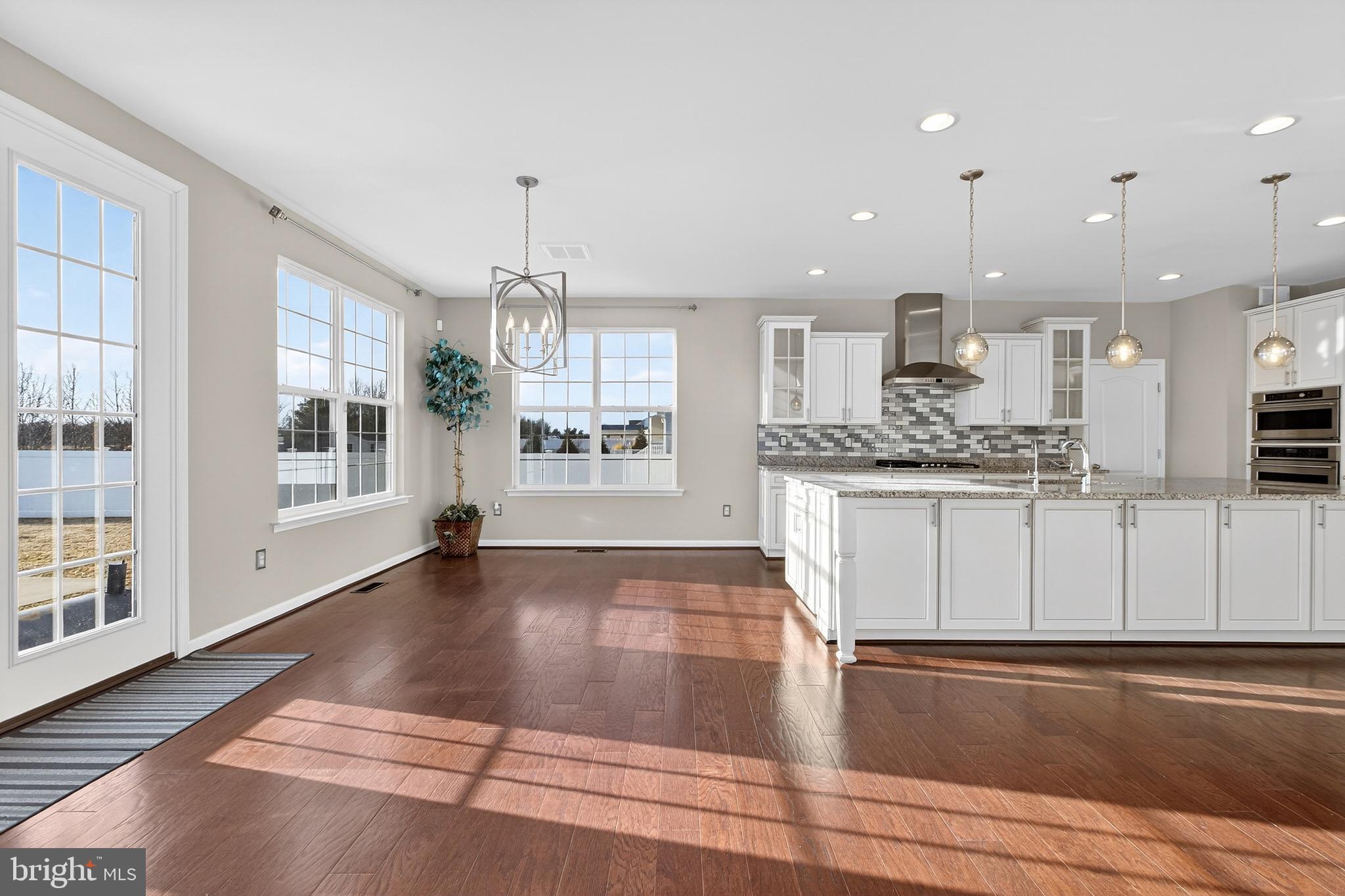 KNOLLAC ACRES - Residential