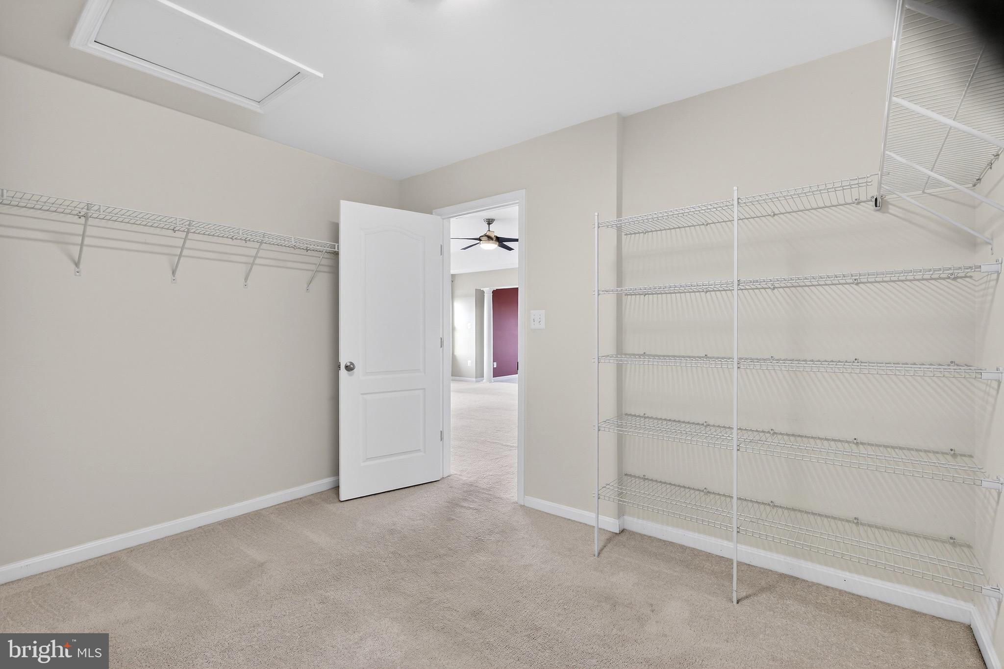 KNOLLAC ACRES - Residential