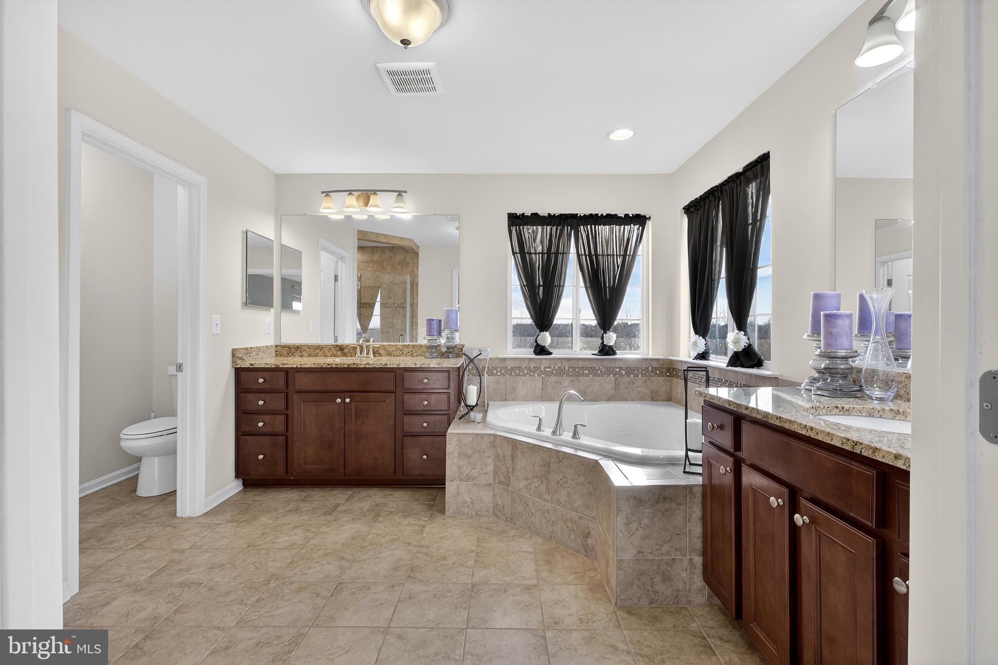 KNOLLAC ACRES - Residential