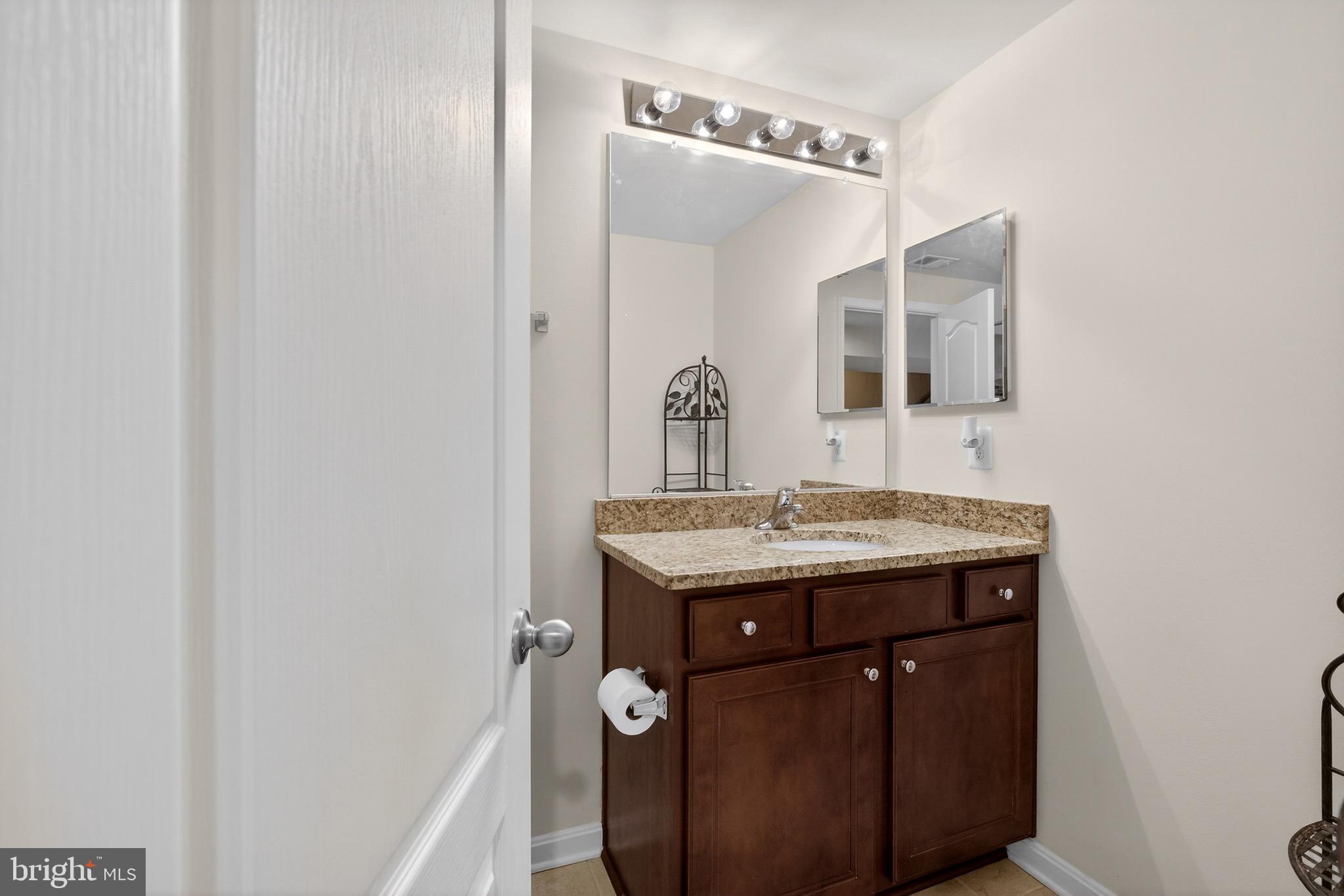 KNOLLAC ACRES - Residential