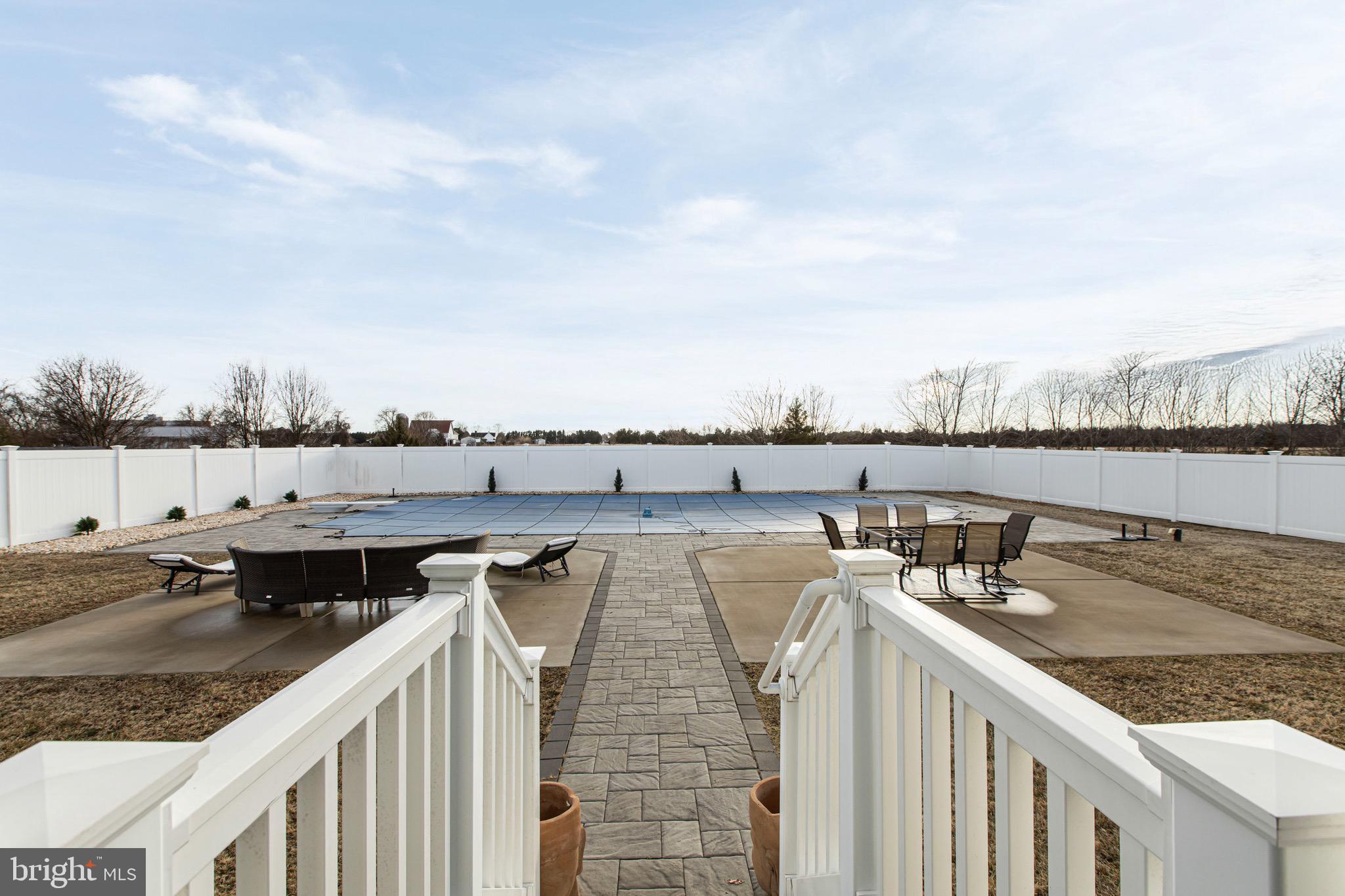 KNOLLAC ACRES - Residential