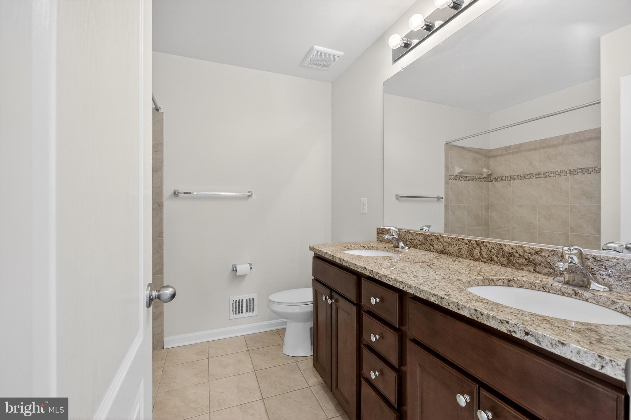 KNOLLAC ACRES - Residential