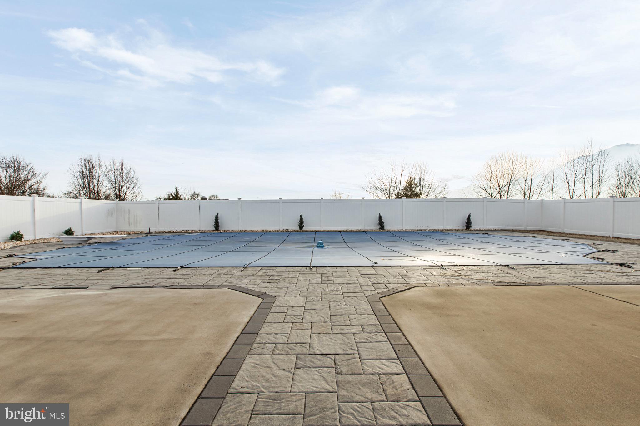 KNOLLAC ACRES - Residential