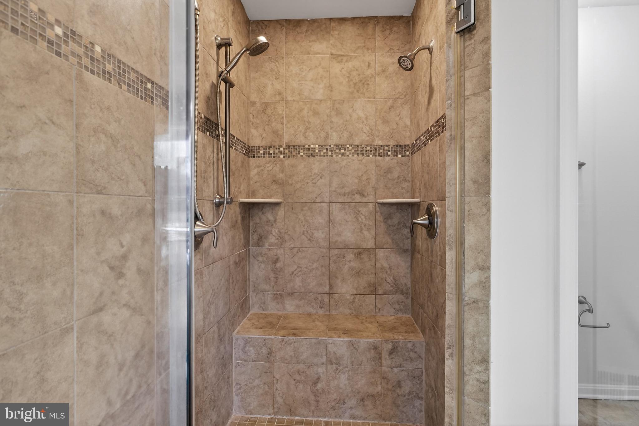 KNOLLAC ACRES - Residential