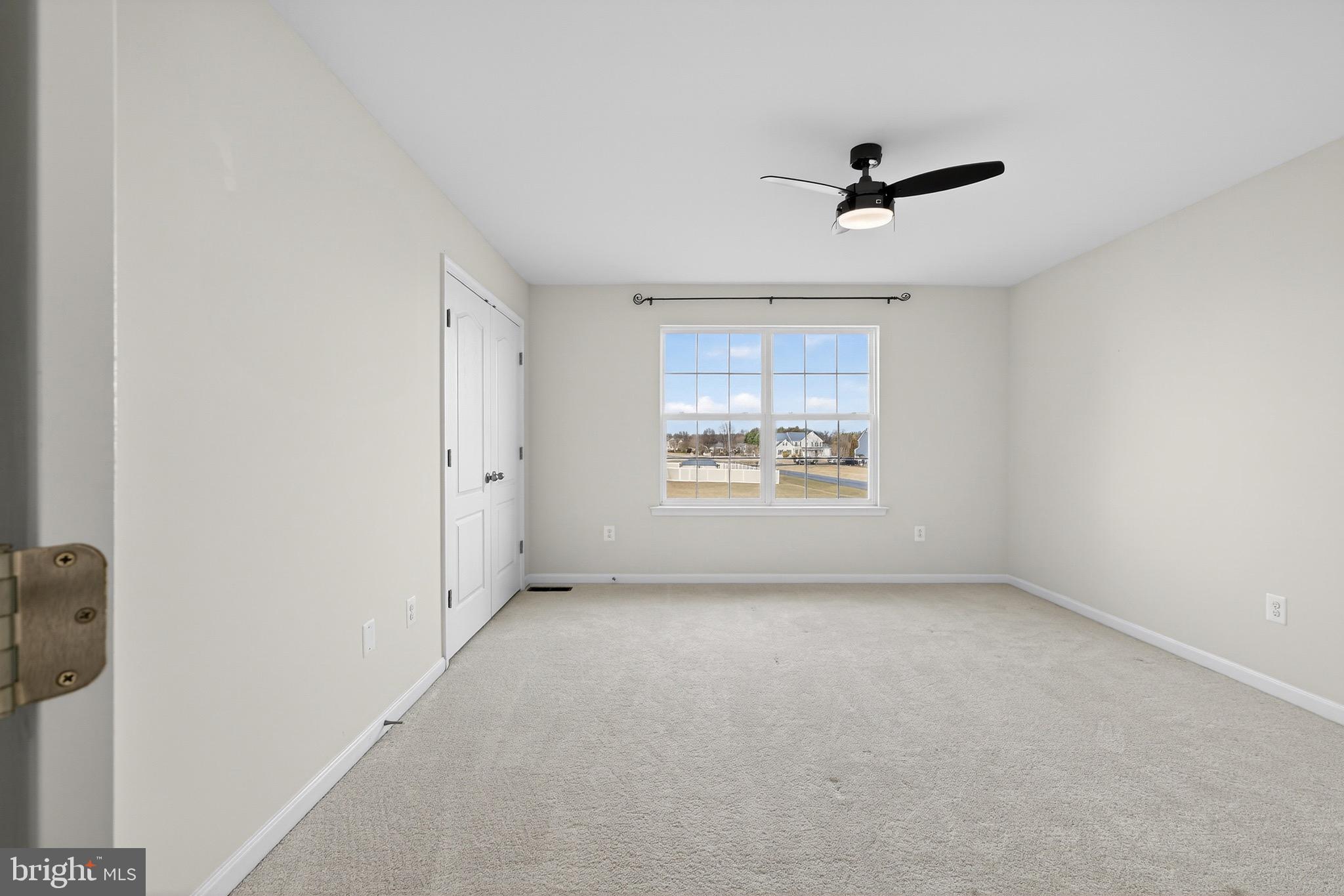 KNOLLAC ACRES - Residential