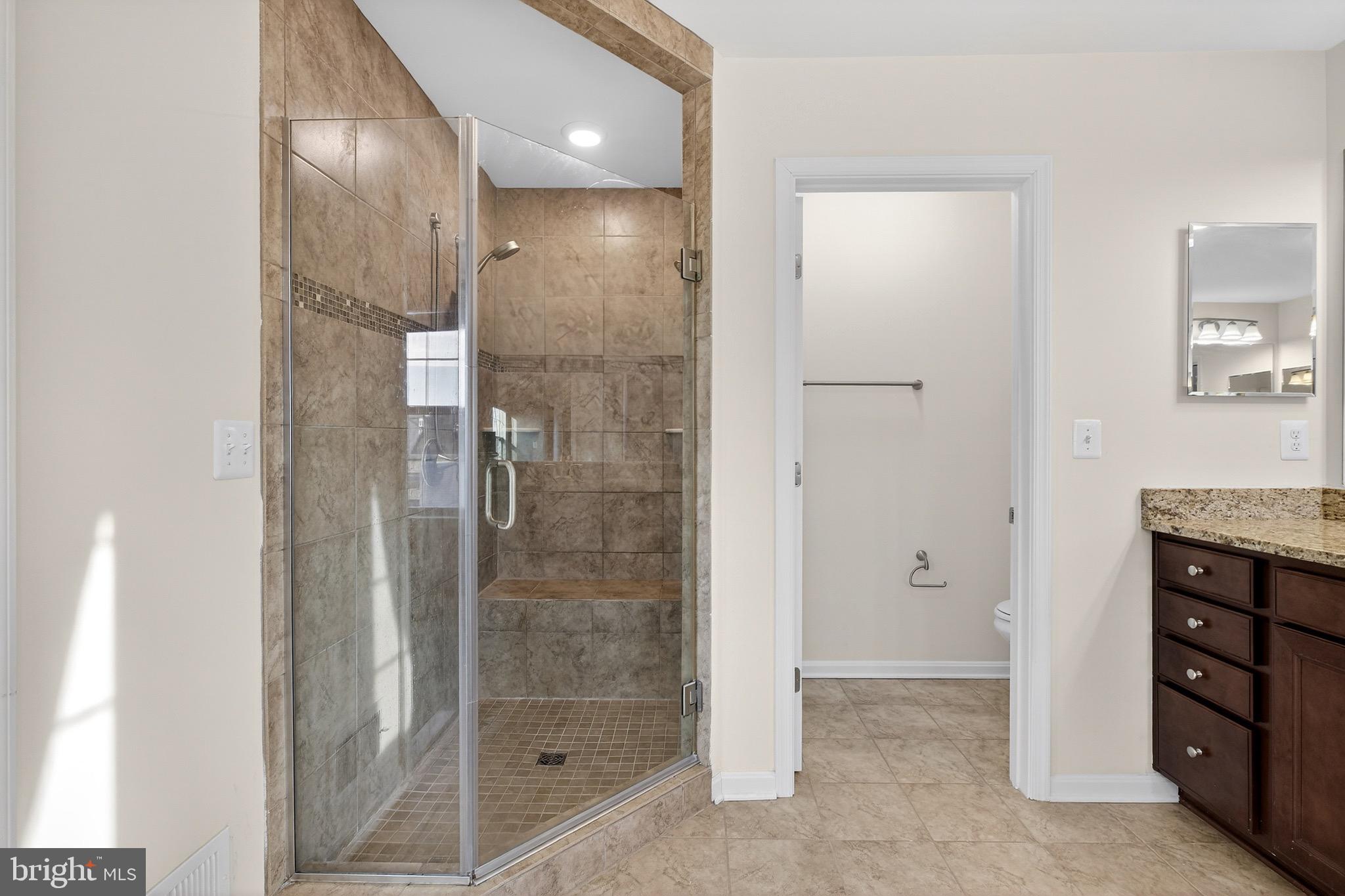 KNOLLAC ACRES - Residential