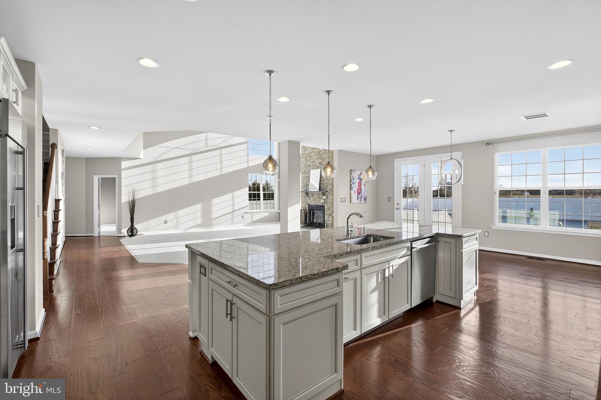 KNOLLAC ACRES - Residential