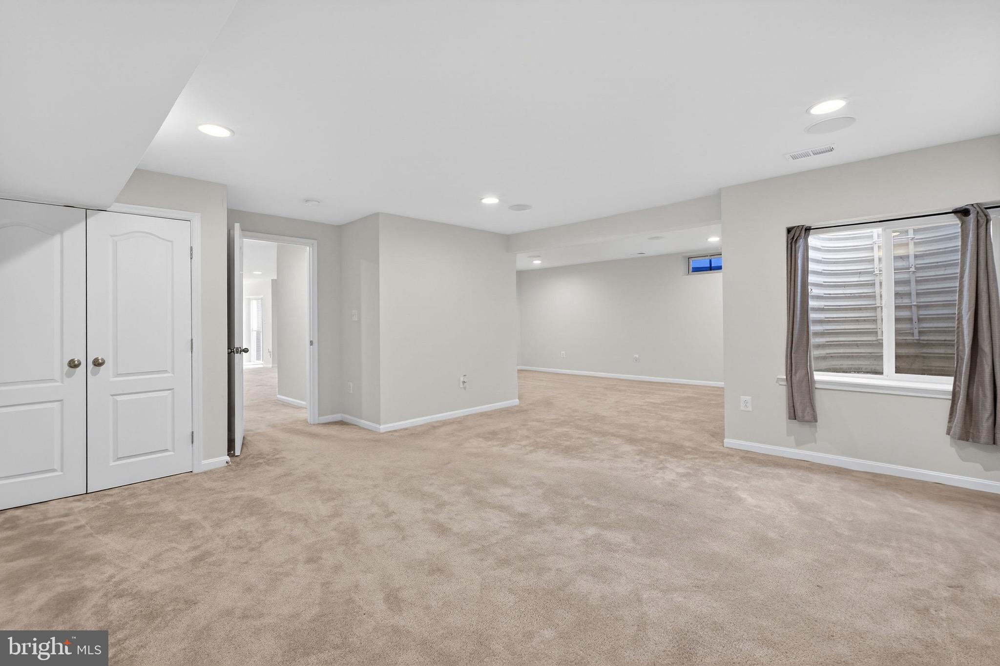 KNOLLAC ACRES - Residential