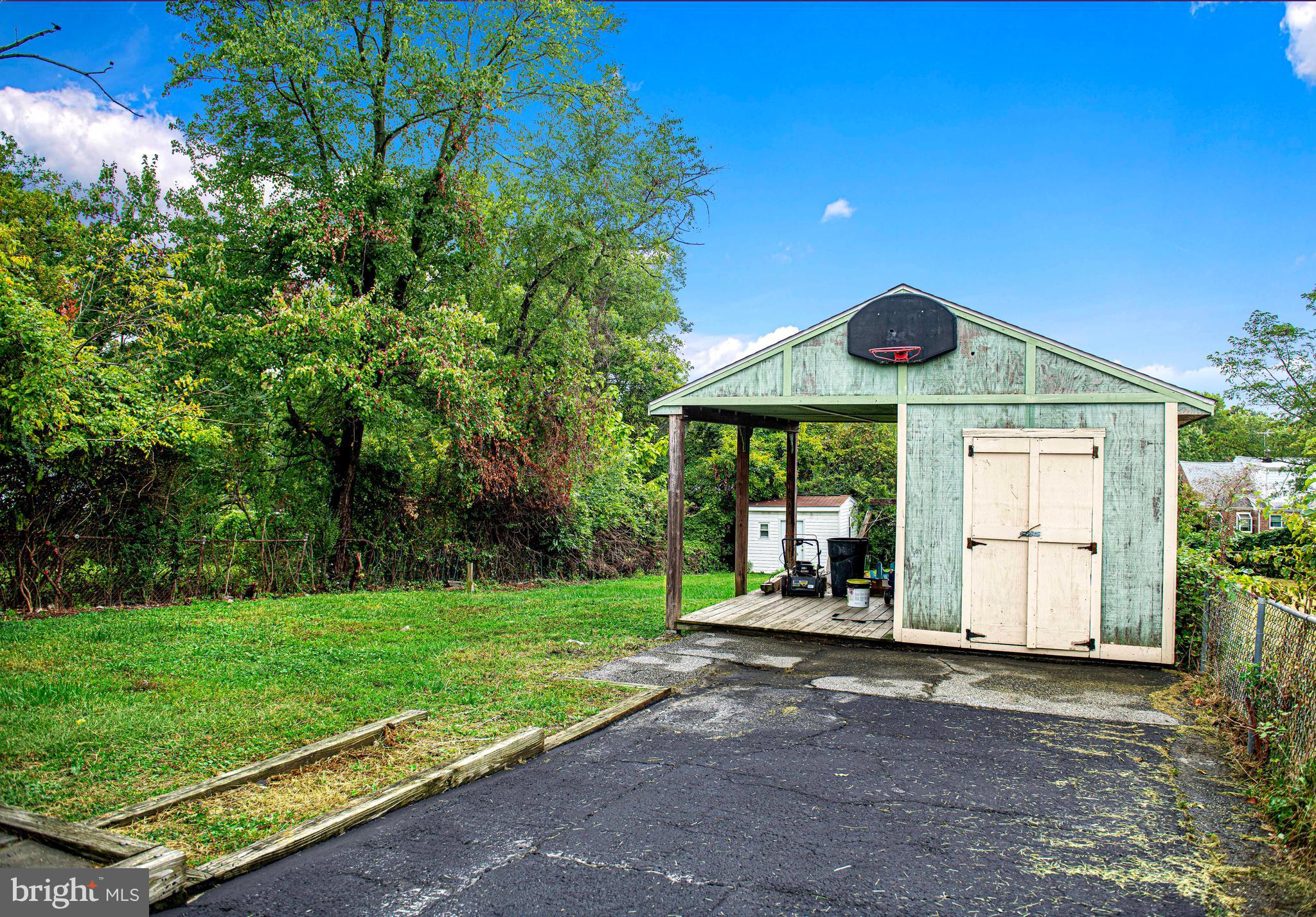 HILLENDALE PARK - Residential