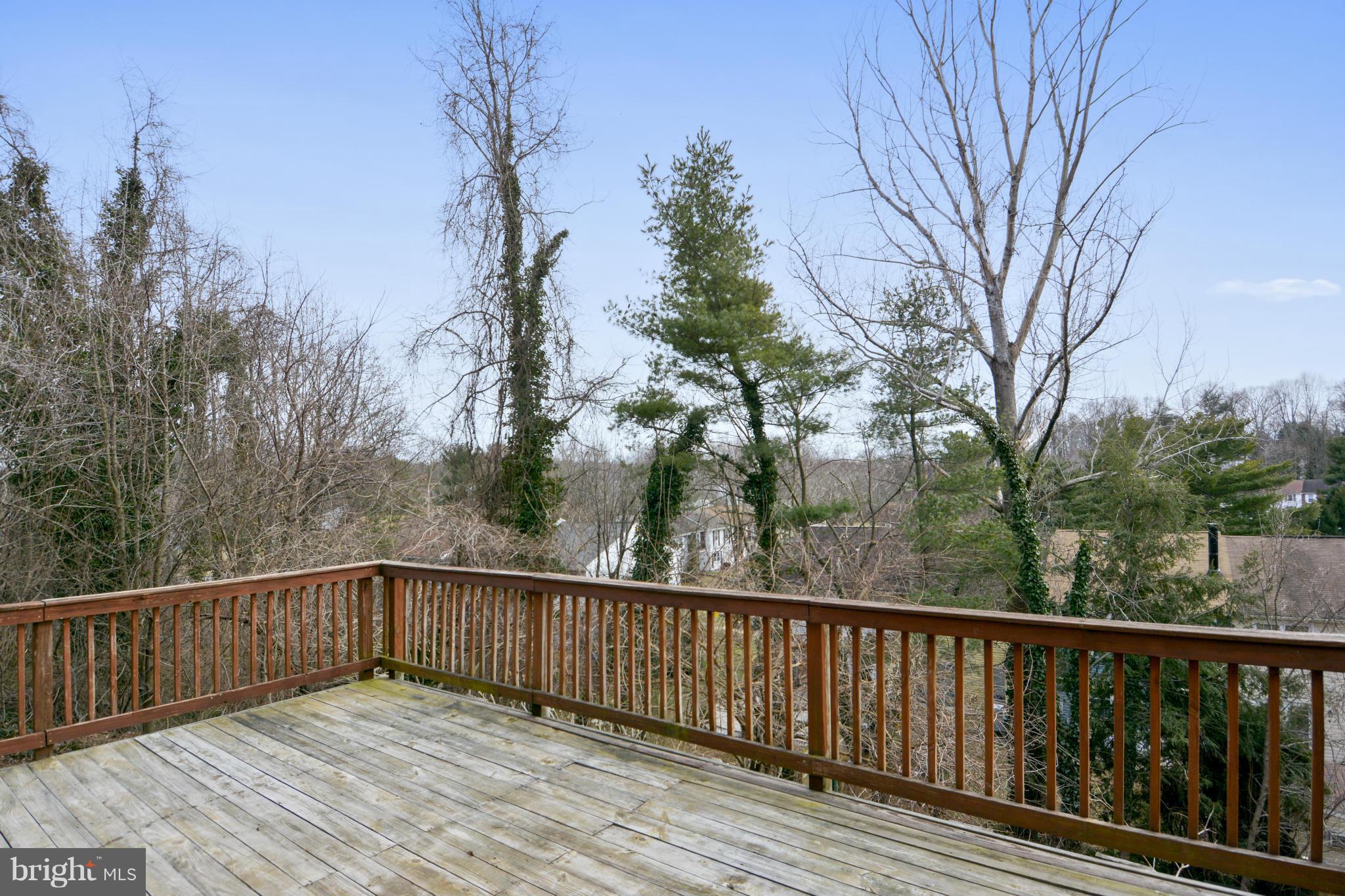 WHISPERING WOODS - Residential