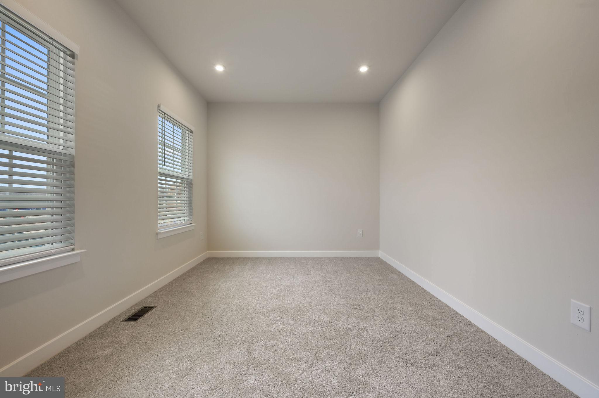 HIDDEN BROOK - Residential