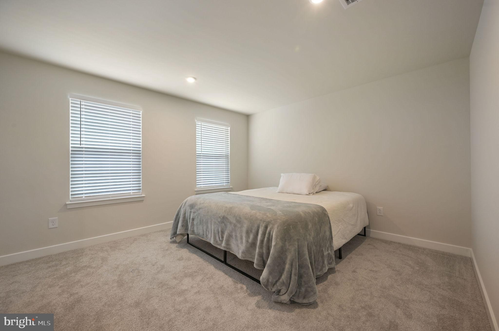 HIDDEN BROOK - Residential