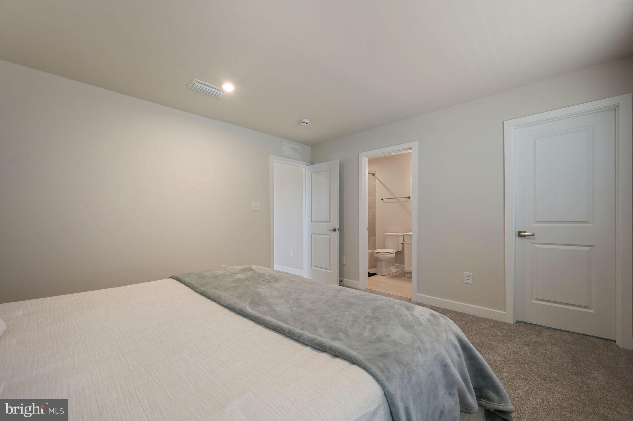 HIDDEN BROOK - Residential