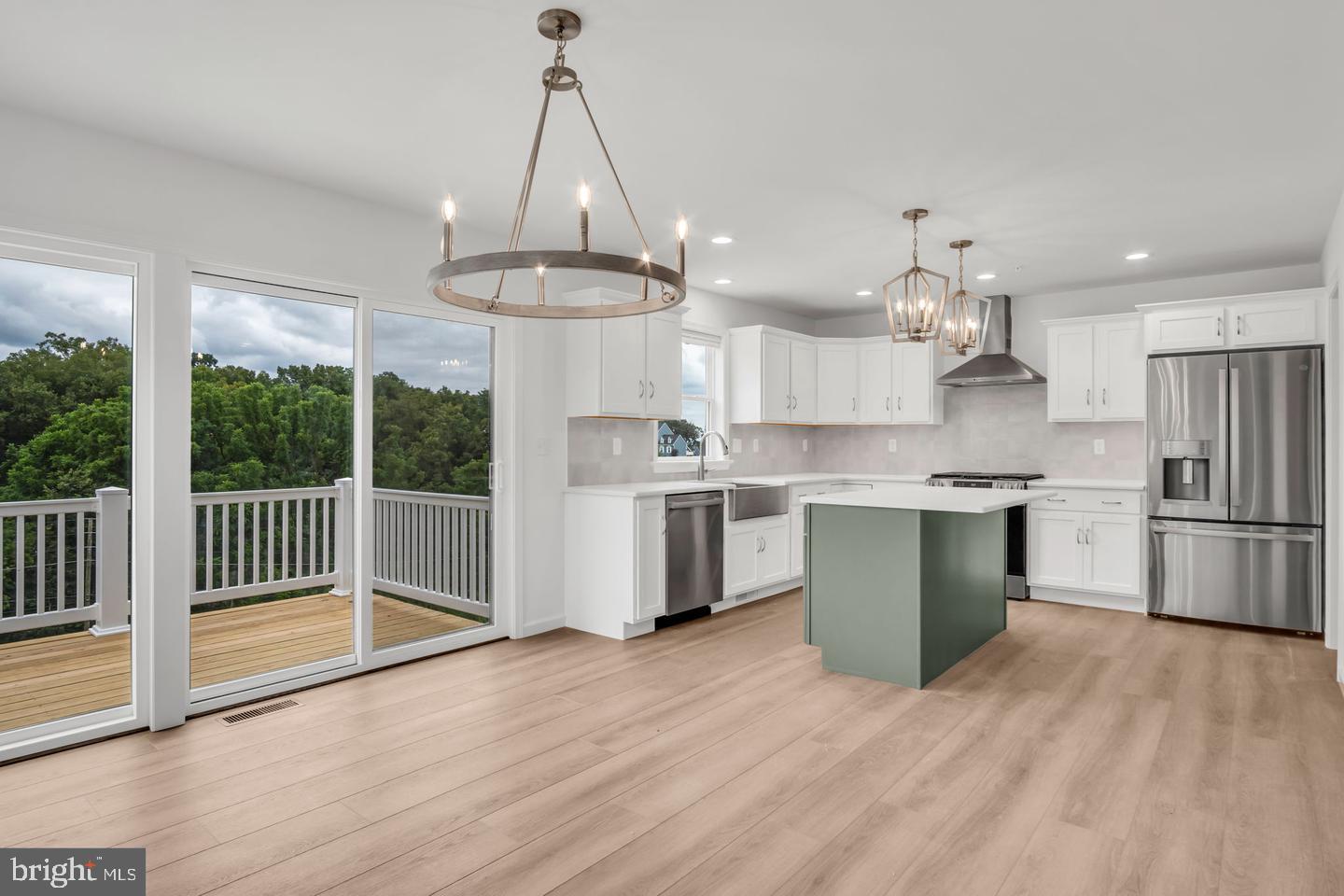 AUTUMN CHASE - Residential