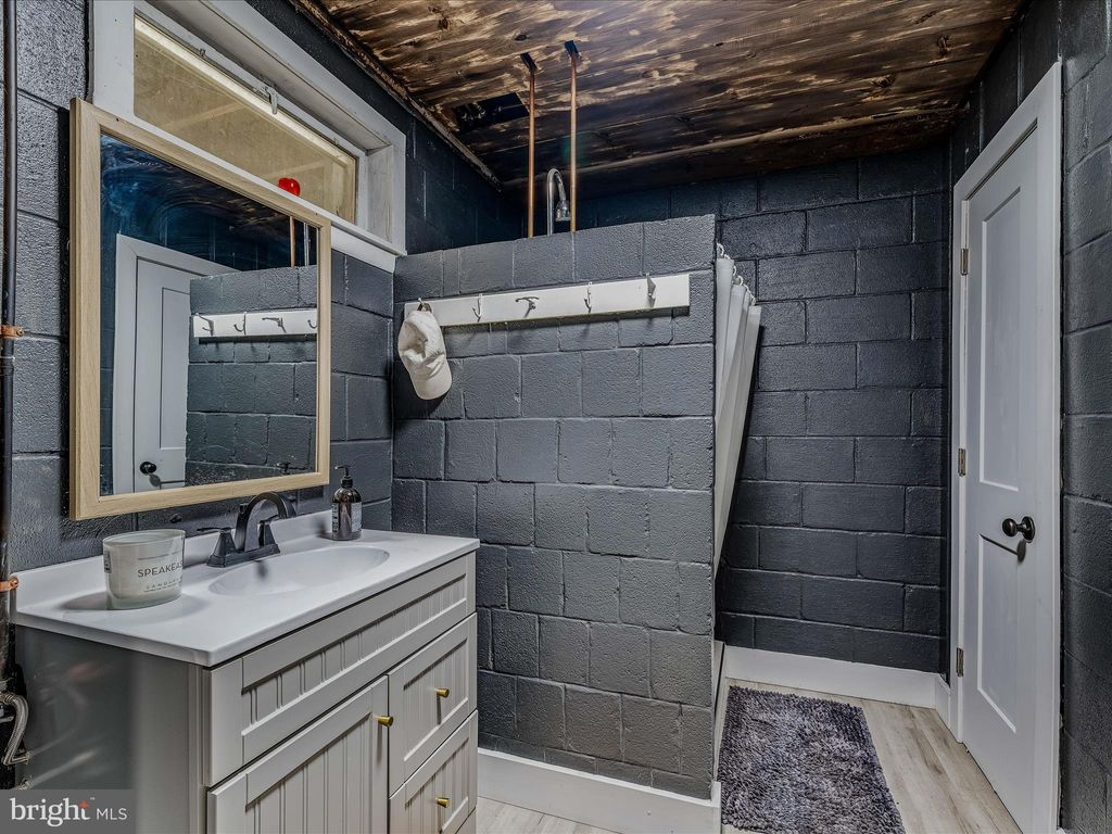 listing image 80